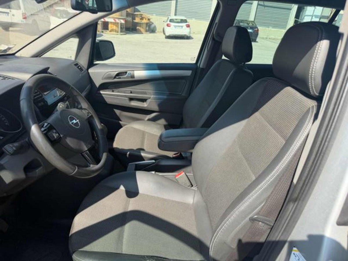 Opel Zafira 1.8 16V GPL-TECH Cosmo (17)