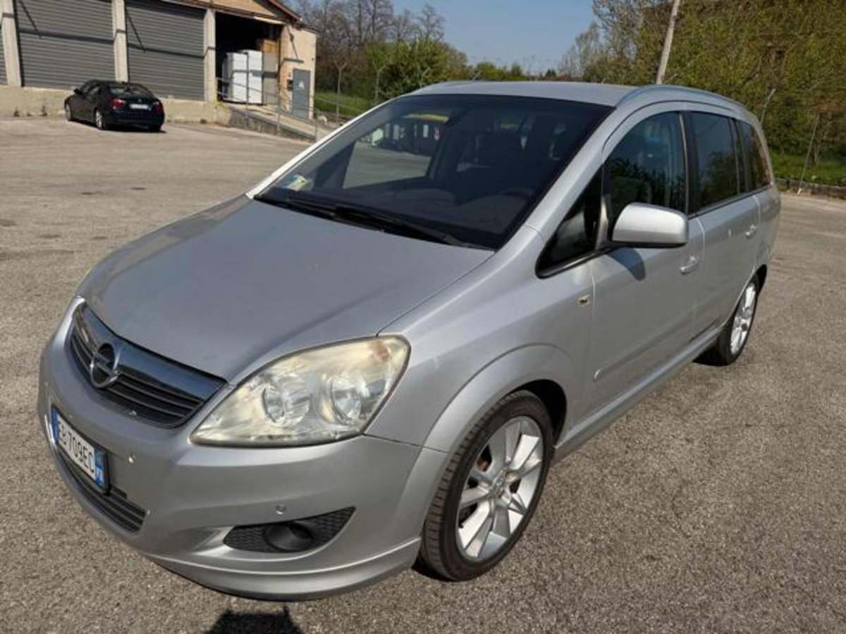 Opel Zafira 1.8 16V GPL-TECH Cosmo (18)