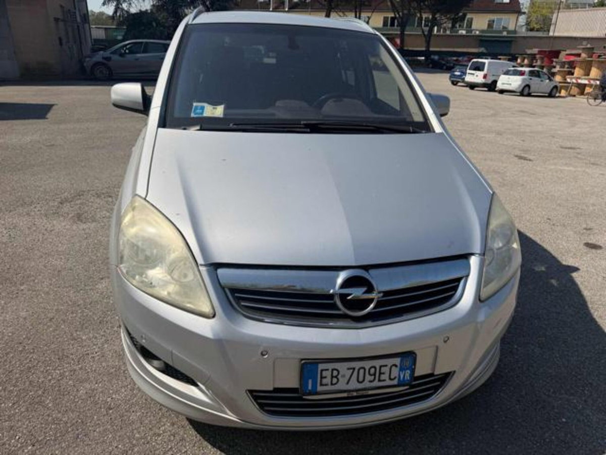 Opel Zafira 1.8 16V GPL-TECH Cosmo (2)