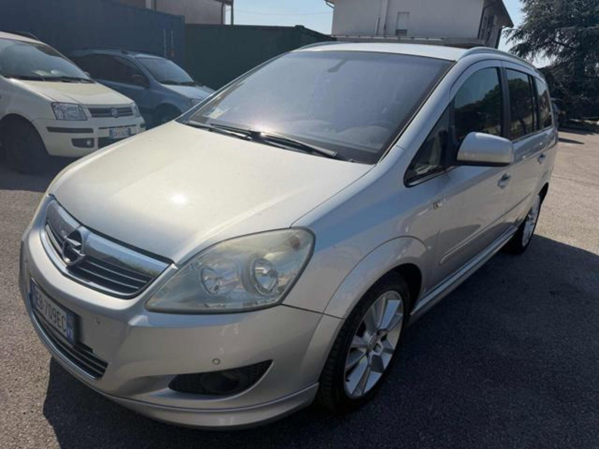 Opel Zafira 1.8 16V GPL-TECH Cosmo (3)