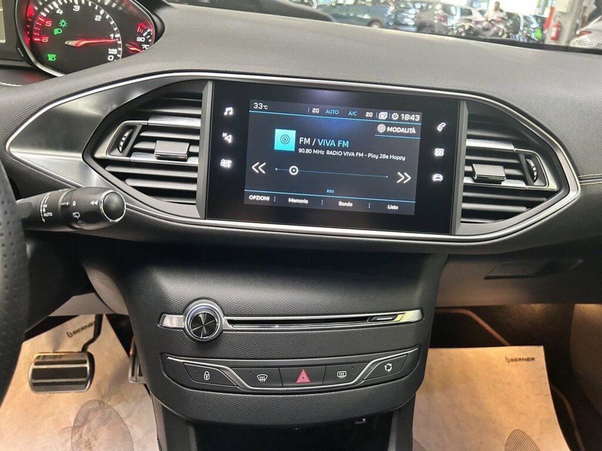 Peugeot 308 BlueHDi 130 S&S EAT8 GT Line (15)