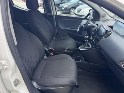 Lancia Ypsilon 1.0 FireFly 5 porte S&S Hybrid Ecochic Gold (15)