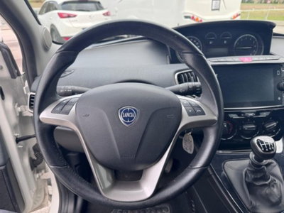 Lancia Ypsilon 1.0 FireFly 5 porte S&S Hybrid Ecochic Gold (9)