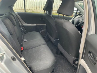 Toyota Yaris 1.0 5 porte Now (10)