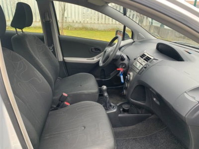 Toyota Yaris 1.0 5 porte Now (11)