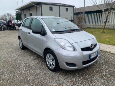 Toyota Yaris 1.0 5 porte Now (3)