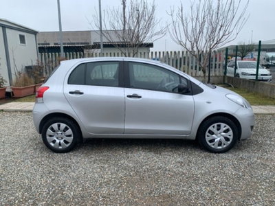 Toyota Yaris 1.0 5 porte Now (4)