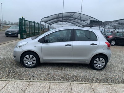 Toyota Yaris 1.0 5 porte Now (8)