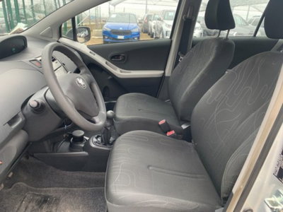 Toyota Yaris 1.0 5 porte Now (9)