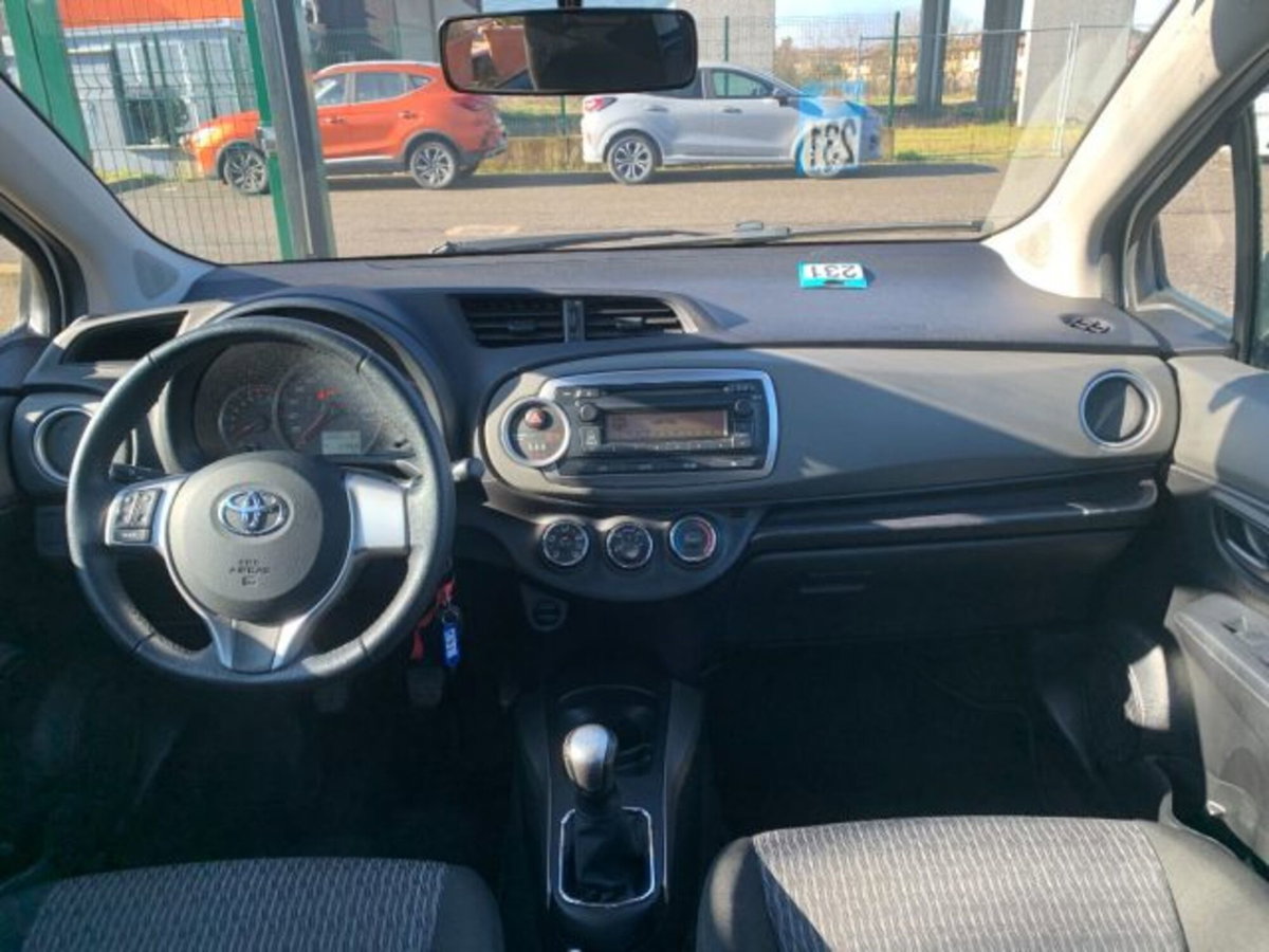 Toyota Yaris 1.0 5 porte Active (13)