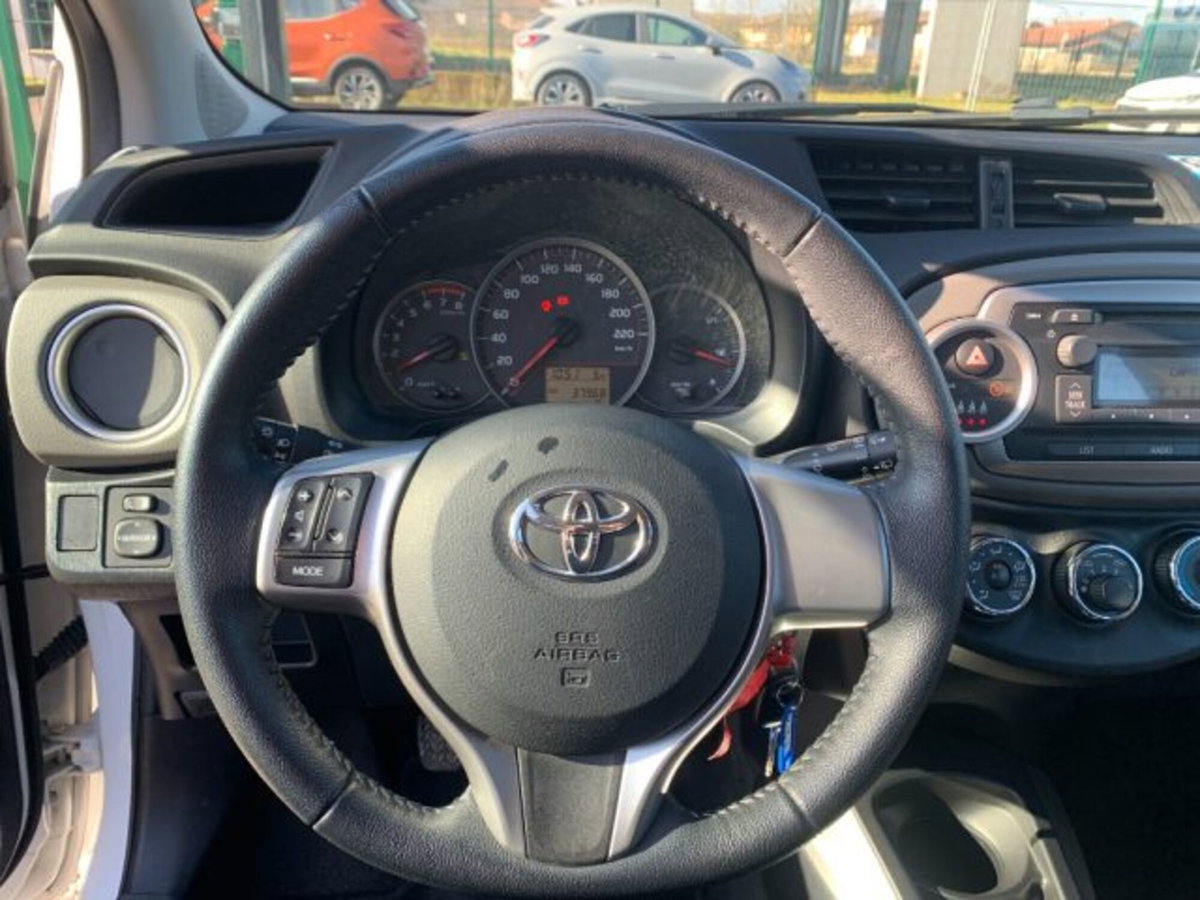 Toyota Yaris 1.0 5 porte Active (15)