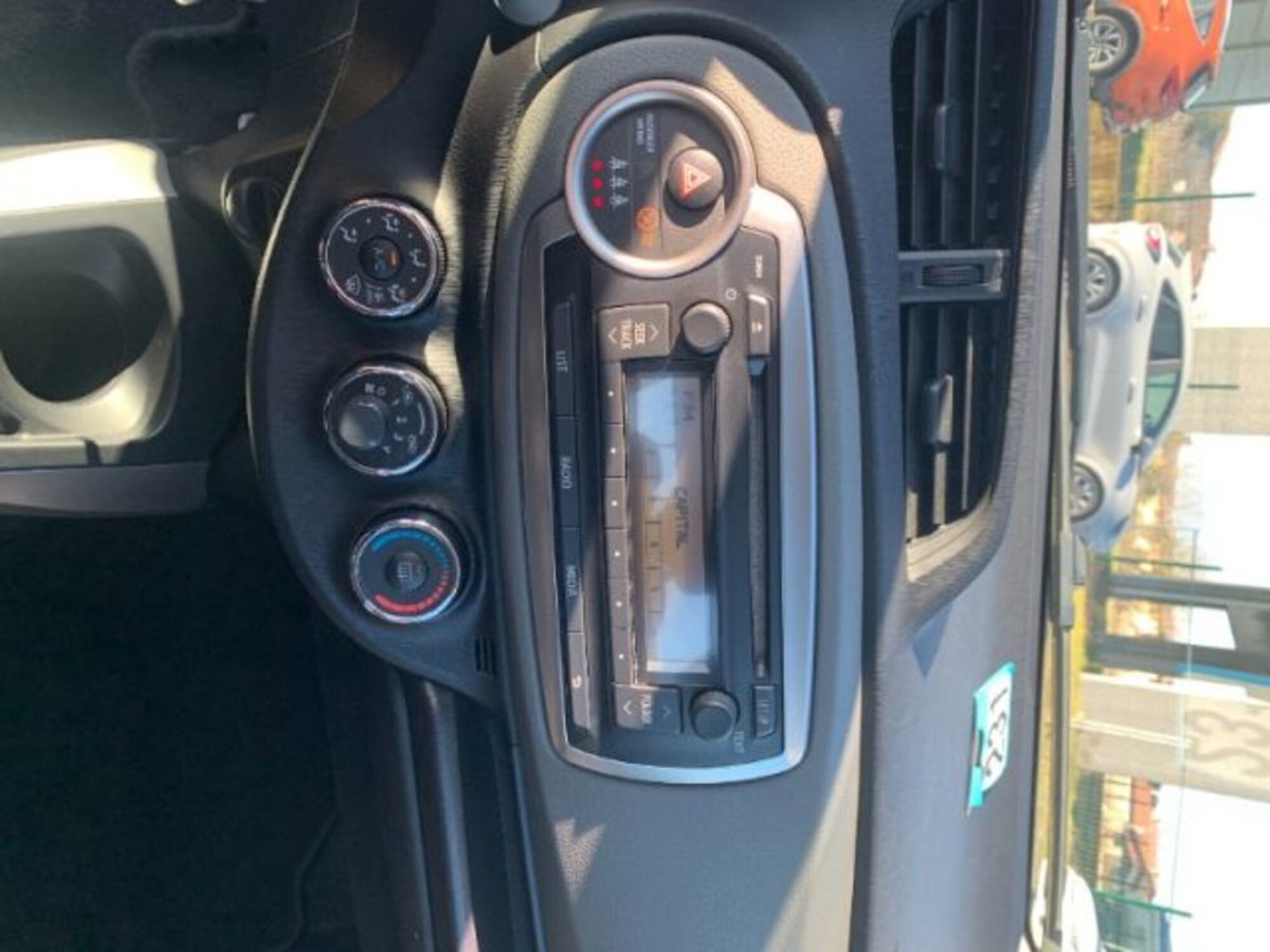 Toyota Yaris 1.0 5 porte Active (16)
