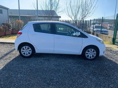 Toyota Yaris 1.0 5 porte Active (4)