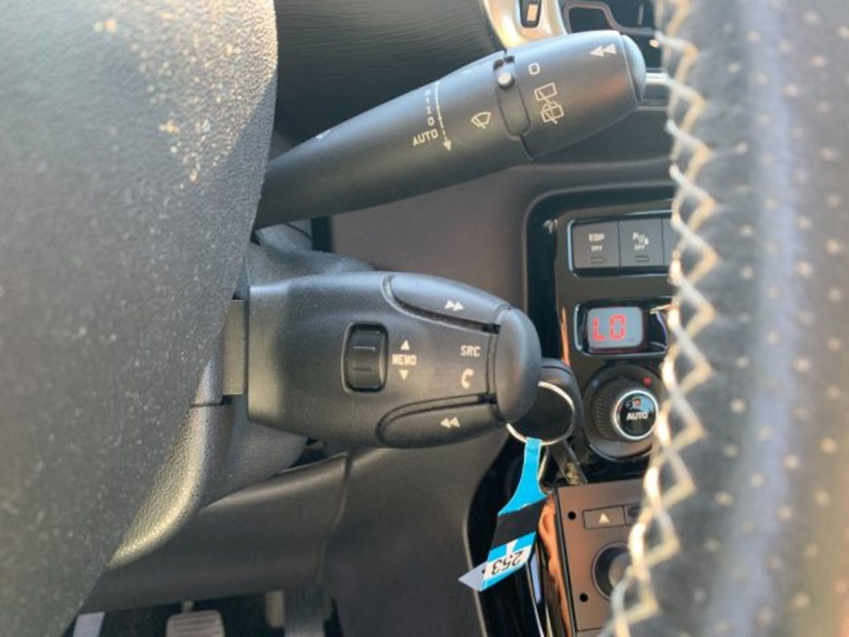 Citroen C3 Picasso 1.6 HDi 90 Exclusive Theatre (17)