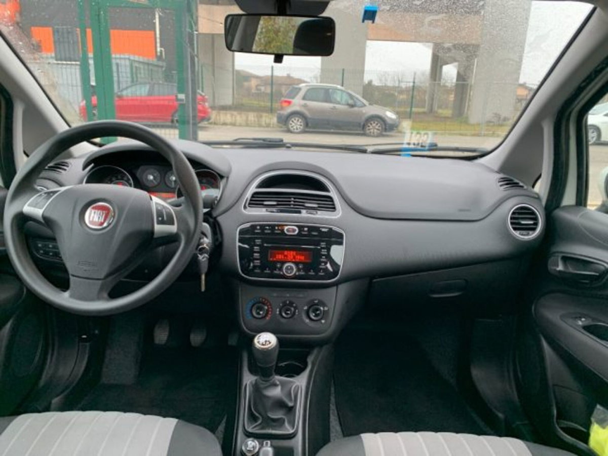 Fiat Punto 1.3 MJT II S&S 95 CV 5 porte Street (13)