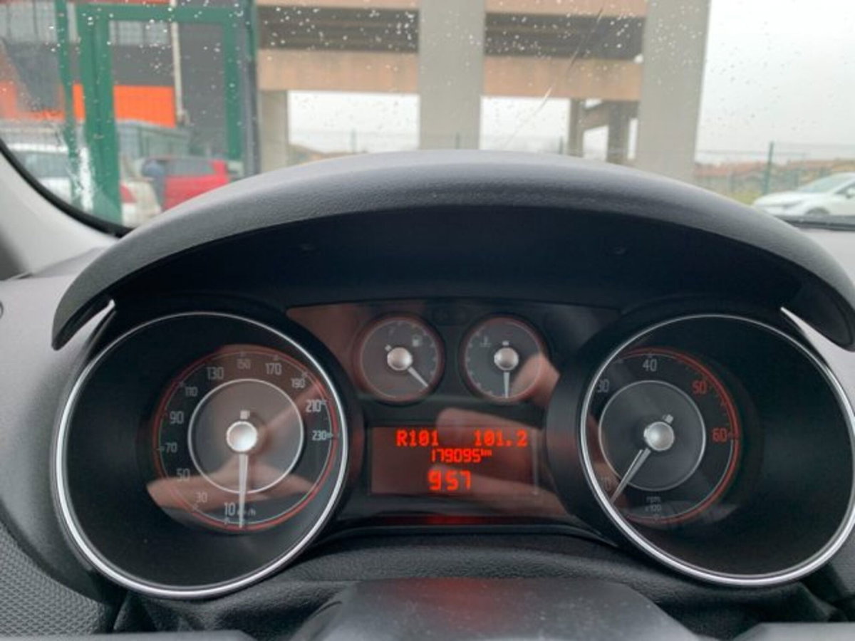 Fiat Punto 1.3 MJT II S&S 95 CV 5 porte Street (14)