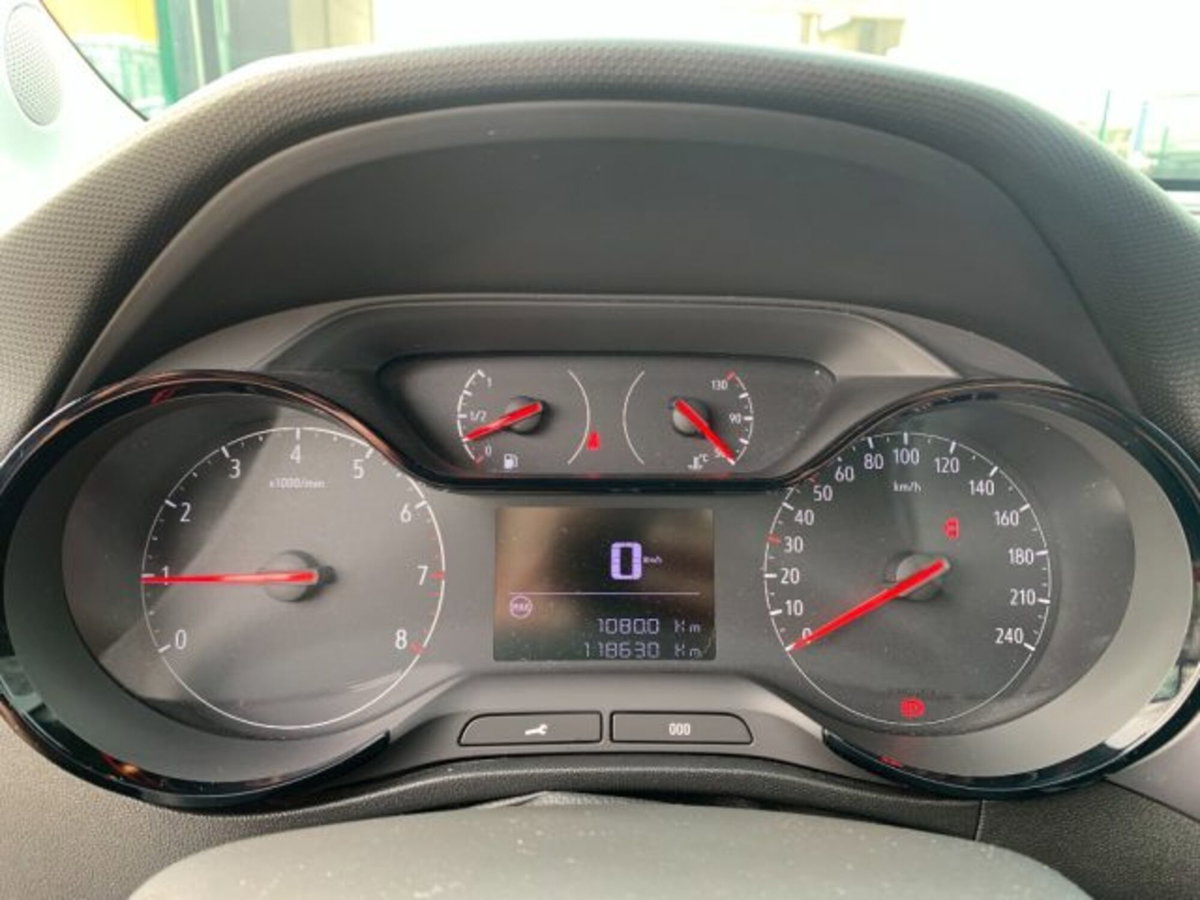 Opel Crossland X 1.2 12V Innovation (14)