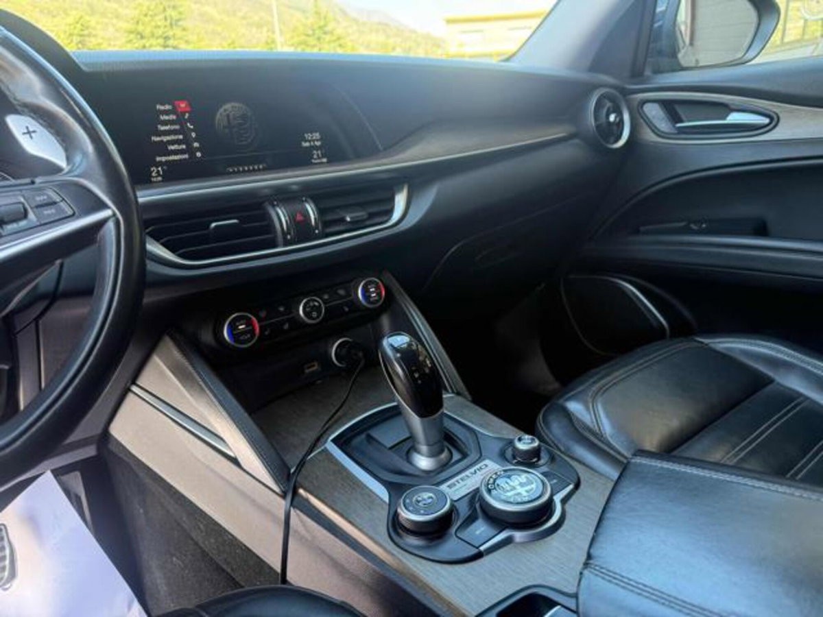 Alfa Romeo Stelvio Stelvio 2.0 Turbo 280 CV AT8 Q4 First Edition (12)