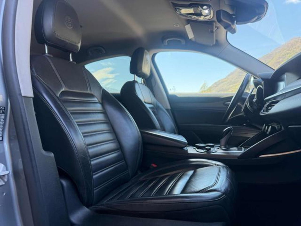 Alfa Romeo Stelvio Stelvio 2.0 Turbo 280 CV AT8 Q4 First Edition (14)