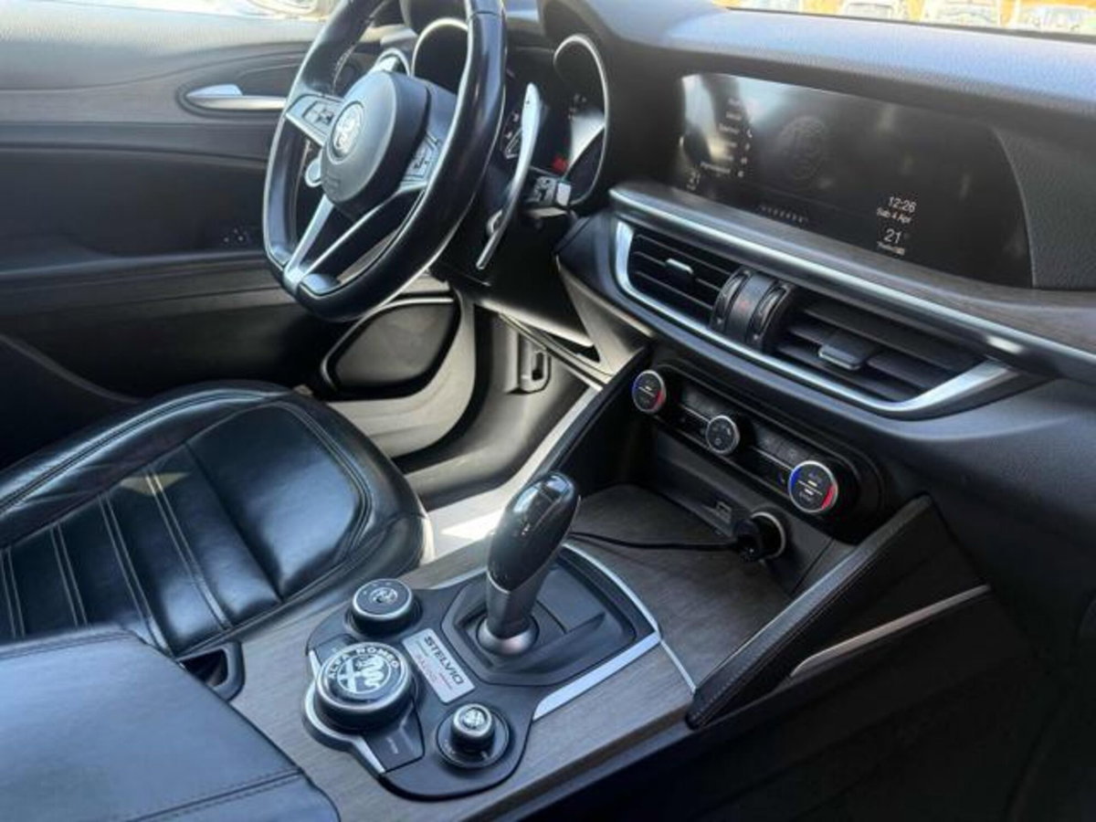 Alfa Romeo Stelvio Stelvio 2.0 Turbo 280 CV AT8 Q4 First Edition (16)