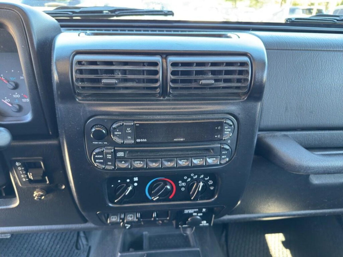 Jeep Wrangler 2.4 cat Sport (11)