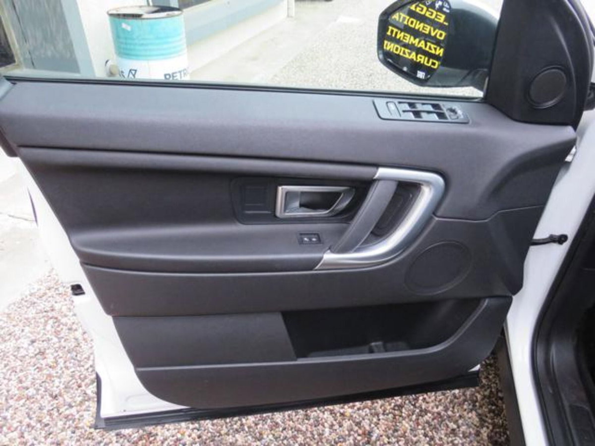 Land Rover Discovery Sport 2.0 TD4 150 CV SE (9)