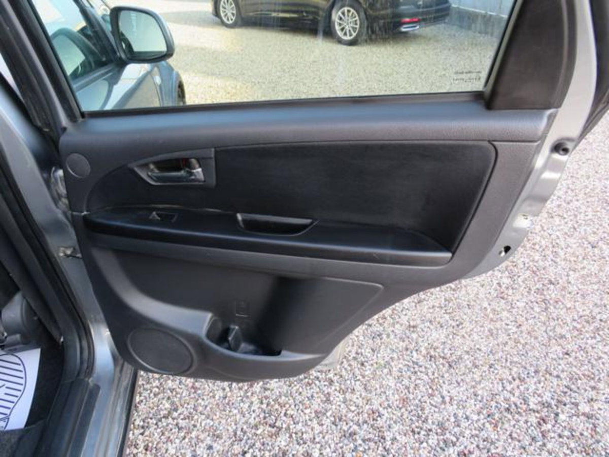 Fiat Sedici 1.9 MJT 4x4 Dynamic (14)