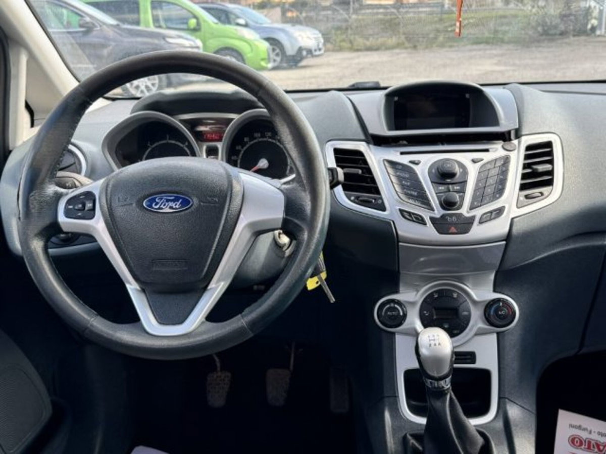 Ford Fiesta 1.4 TDCi 68CV 5 porte Titanium (7)