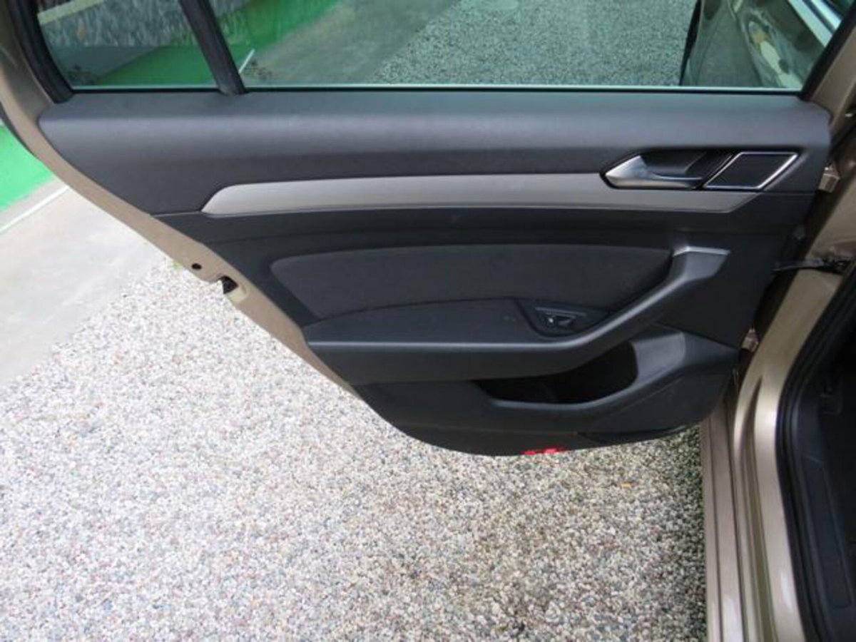 Volkswagen Passat Variant 1.6 TDI DSG Comfortline BlueMotion Tech. (16)