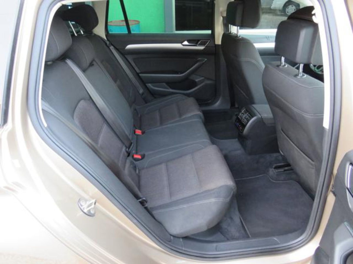Volkswagen Passat Variant 1.6 TDI DSG Comfortline BlueMotion Tech. (19)