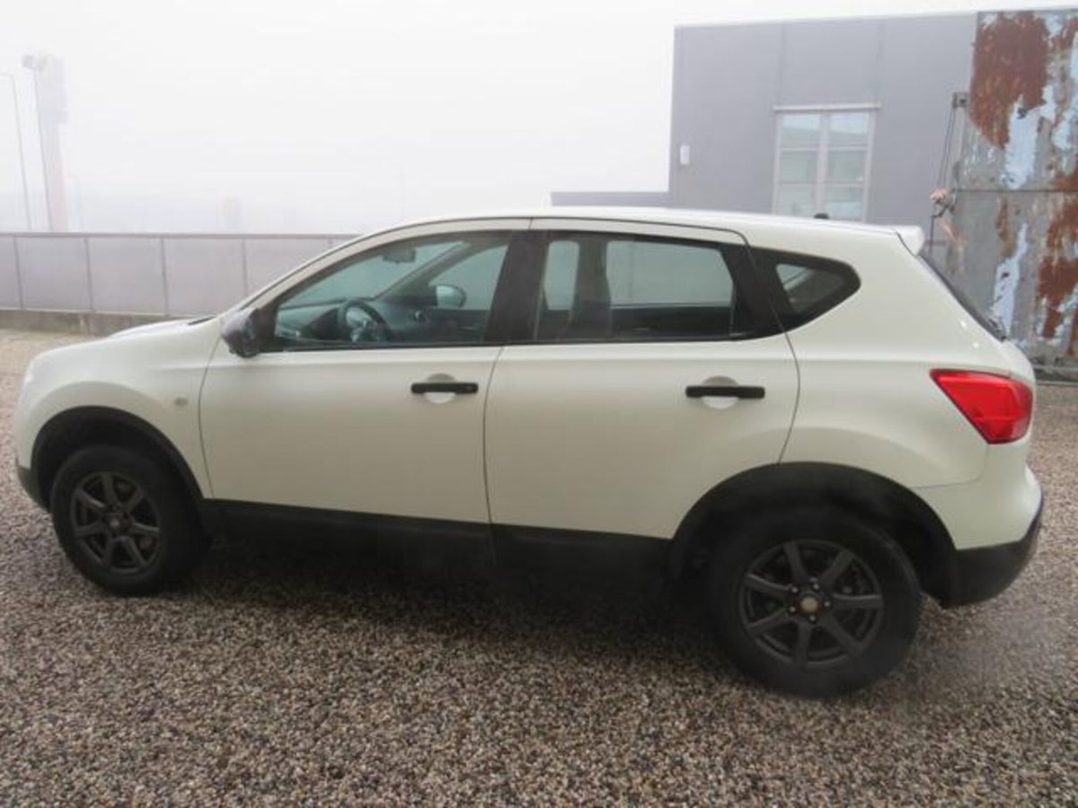 Nissan Qashqai 1.5 dCi Tekna (2)