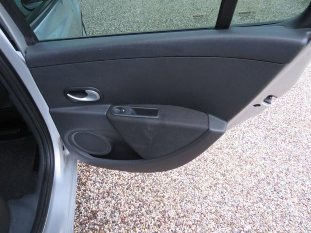 Renault Clio SporTour 1.5 dCi 85CV SporTour Luxe (14)