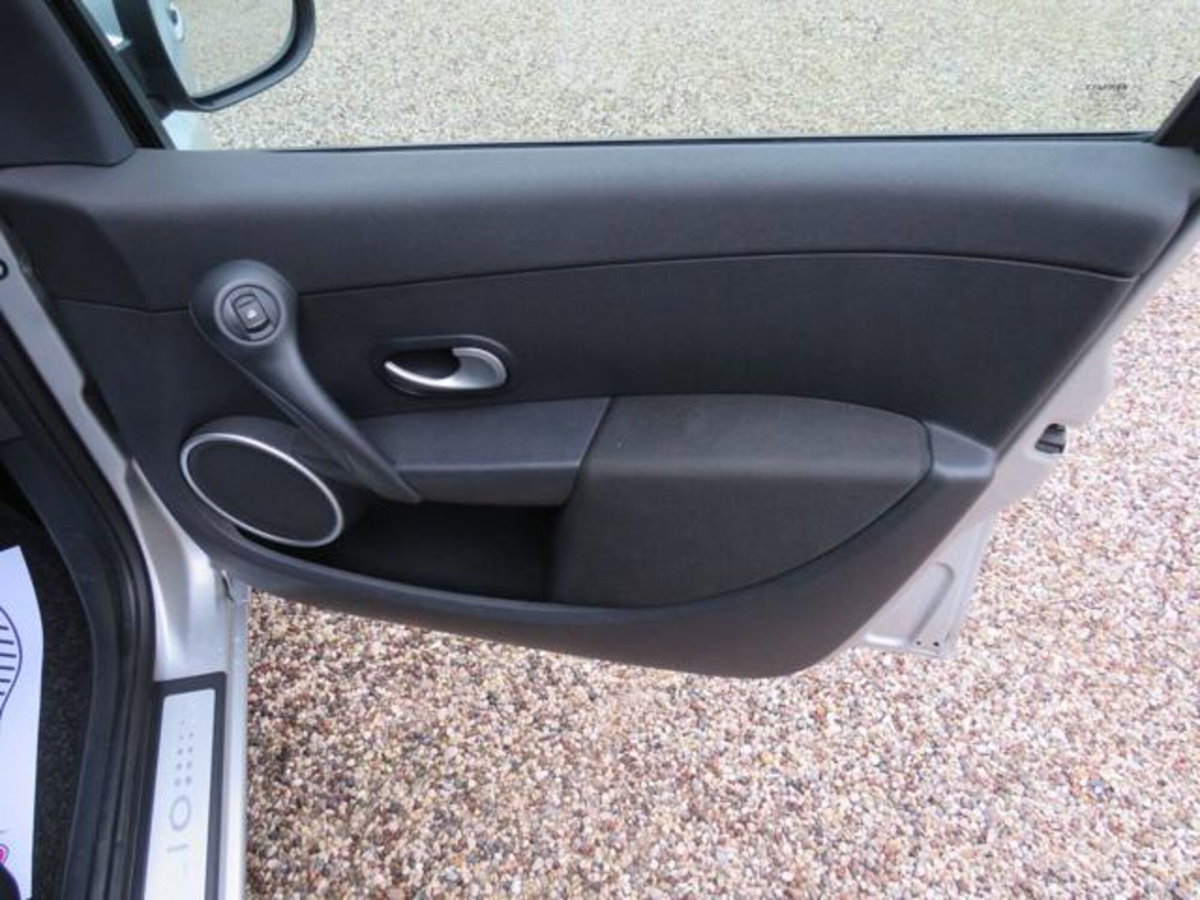 Renault Clio SporTour 1.5 dCi 85CV SporTour Luxe (16)