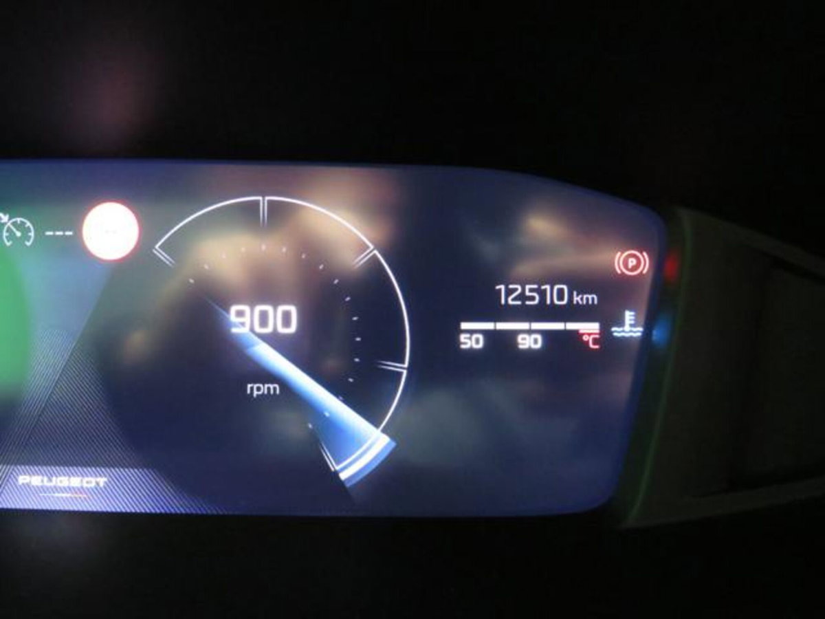 Peugeot 2008 PureTech 100 S&S Allure (18)