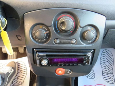 Renault Clio 1.2 16V 65CV 3 porte 4U Pack (12)