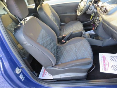 Renault Clio 1.2 16V 65CV 3 porte 4U Pack (15)