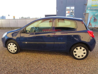 Renault Clio 1.2 16V 65CV 3 porte 4U Pack (2)