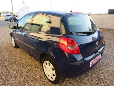 Renault Clio 1.2 16V 65CV 3 porte 4U Pack (8)