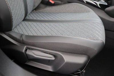 Peugeot 2008 PureTech 100 S&S Allure (18)