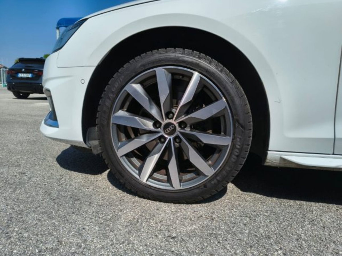 Audi A4 Avant 35 TDI/163 CV S tronic Business Advanced (10)