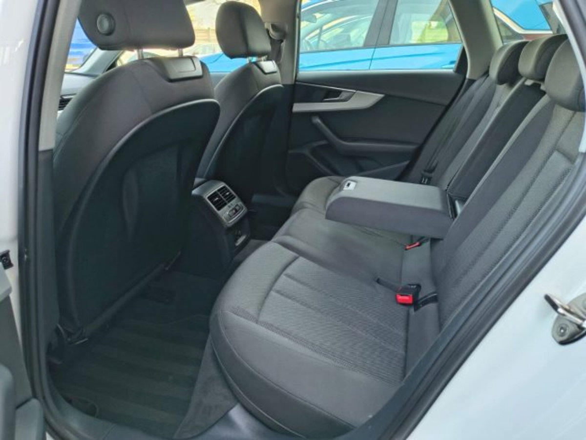 Audi A4 Avant 35 TDI/163 CV S tronic Business Advanced (12)