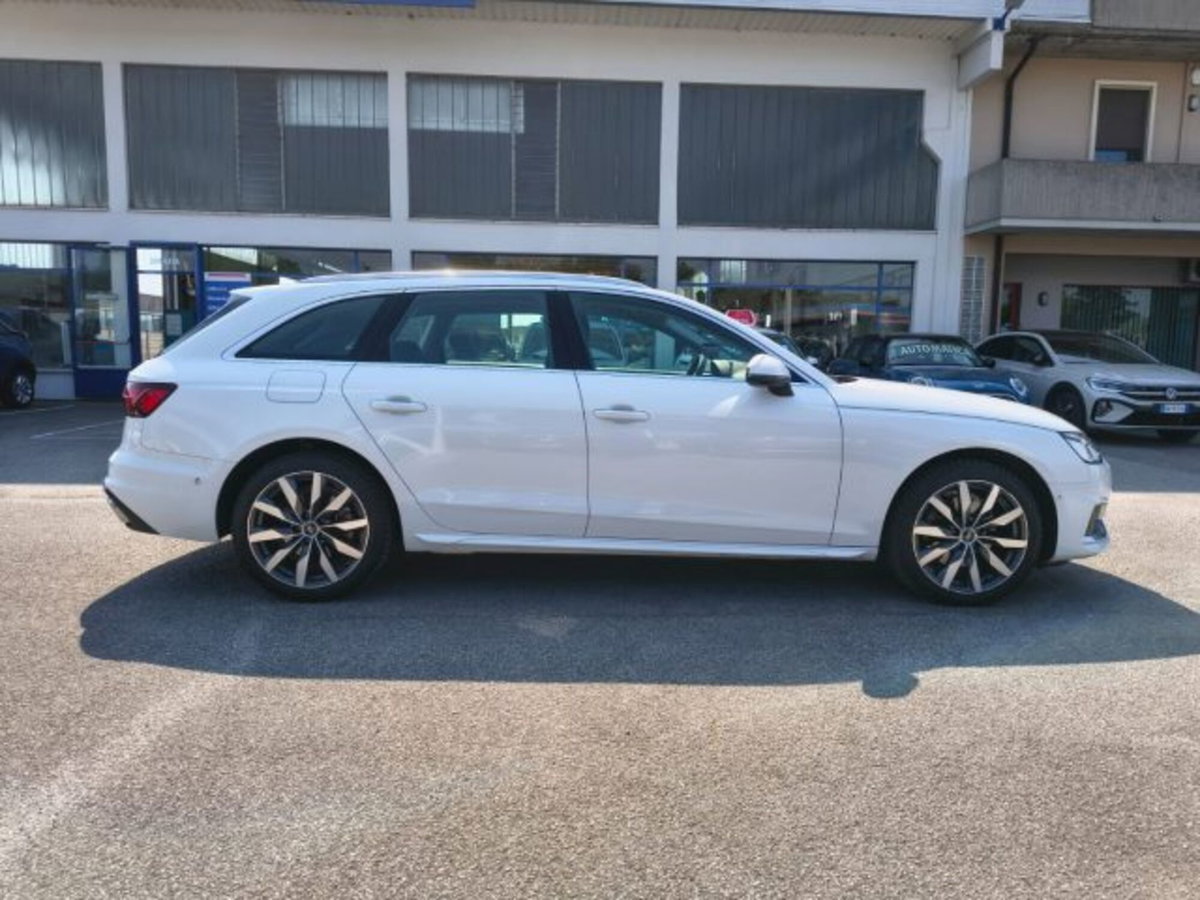 Audi A4 Avant 35 TDI/163 CV S tronic Business Advanced (4)