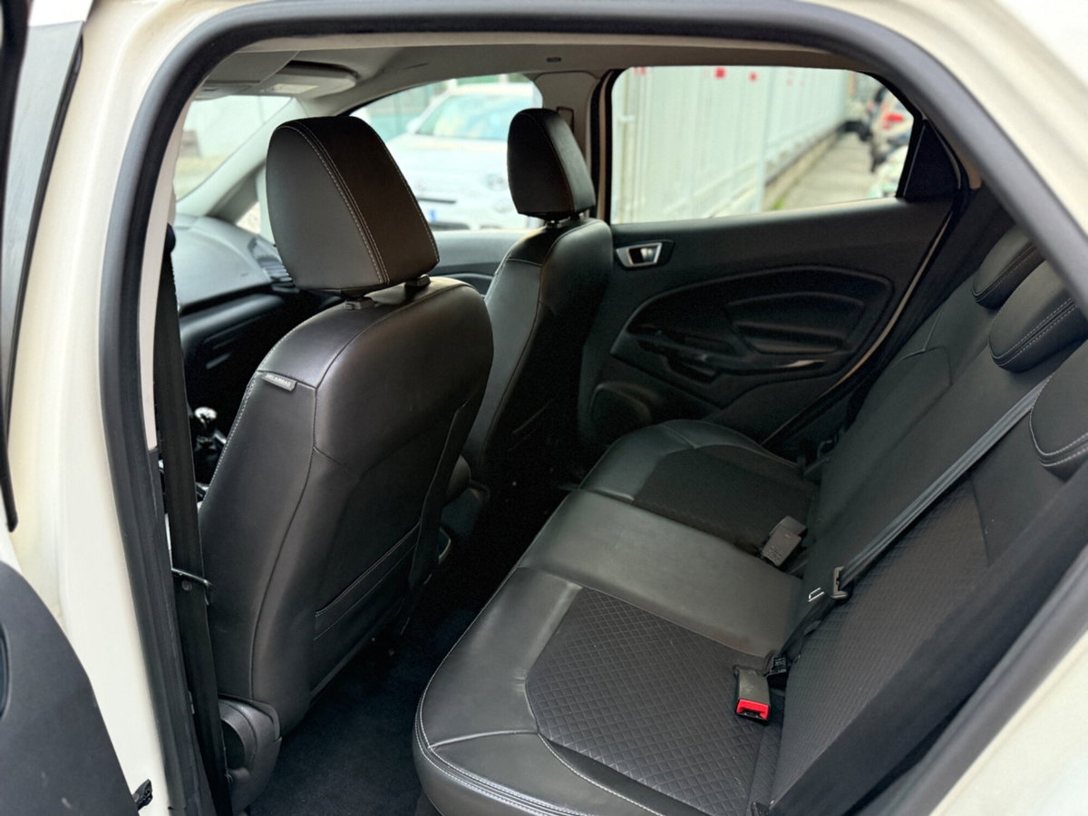 Ford EcoSport 1.5 110 CV Titanium (11)