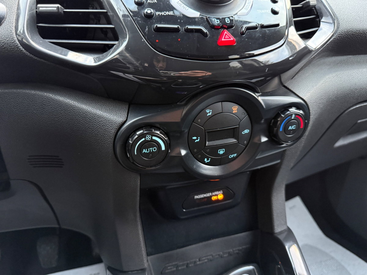 Ford EcoSport 1.5 110 CV Titanium (13)
