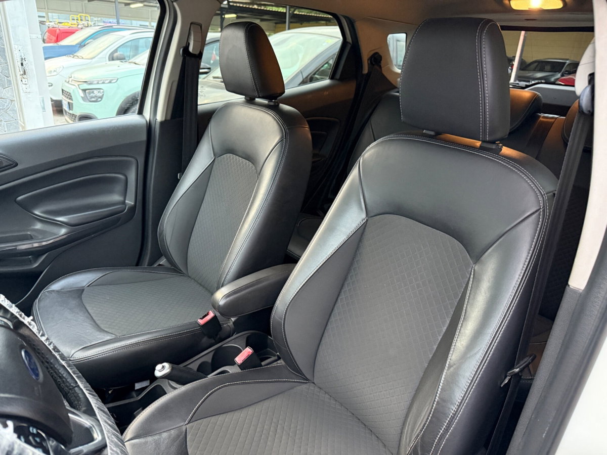 Ford EcoSport 1.5 110 CV Titanium (15)