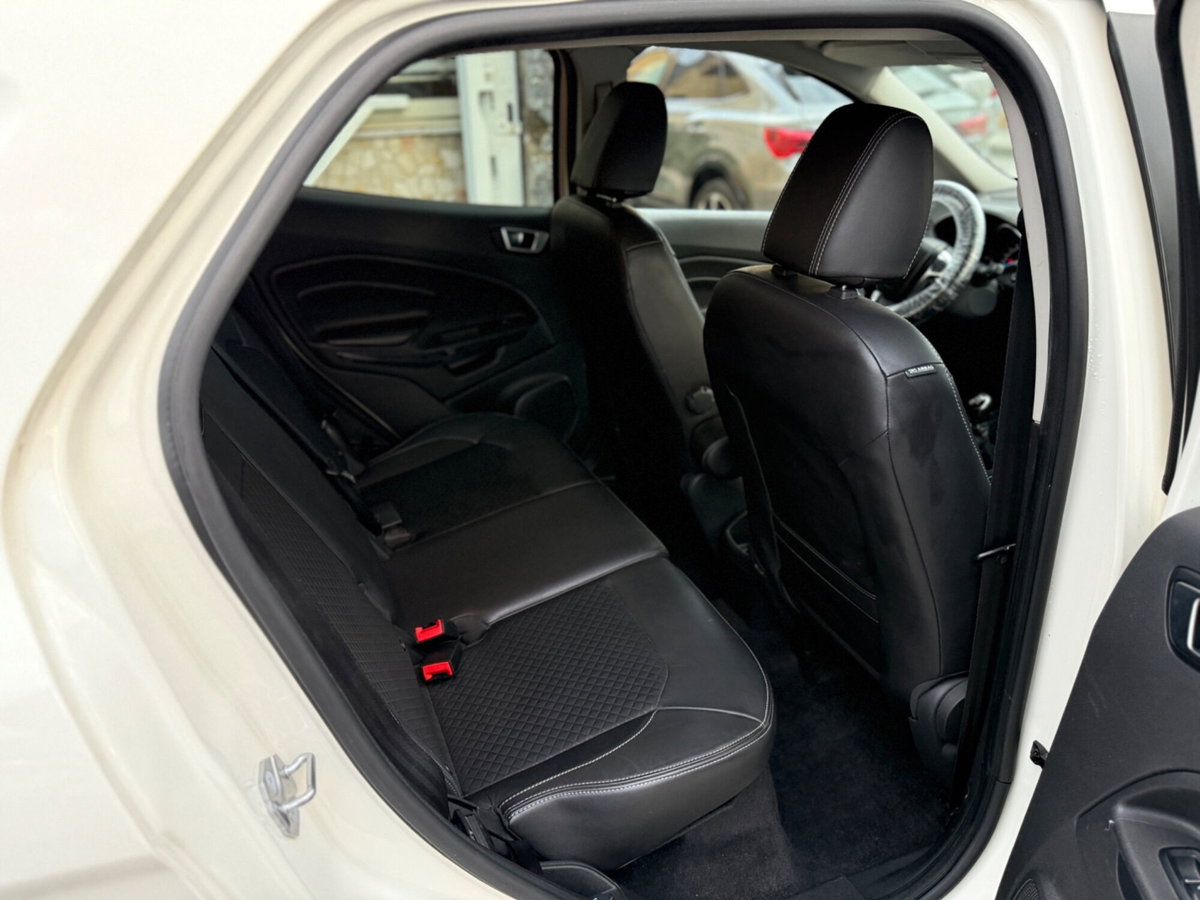 Ford EcoSport 1.5 110 CV Titanium (6)