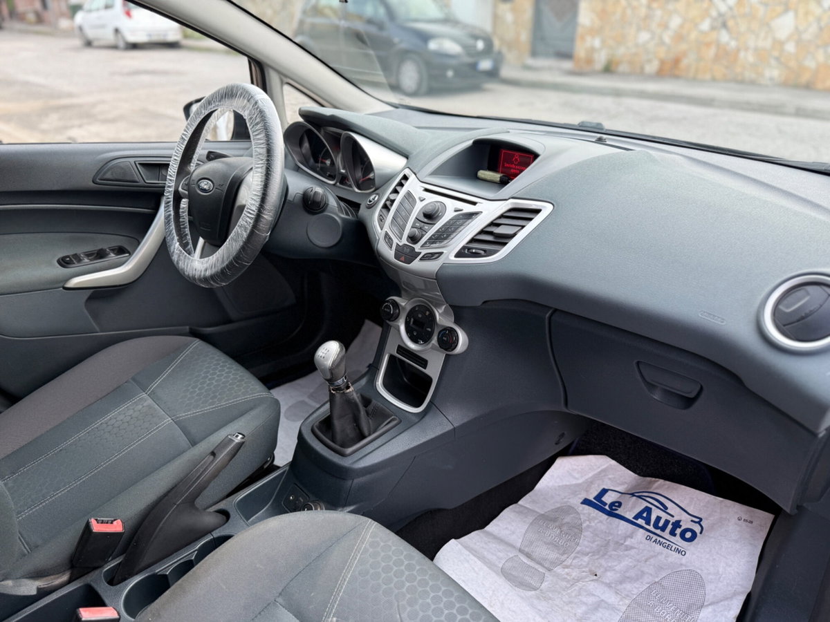 Ford Fiesta 1.4 TDCi 70CV 5 porte Titanium (5)