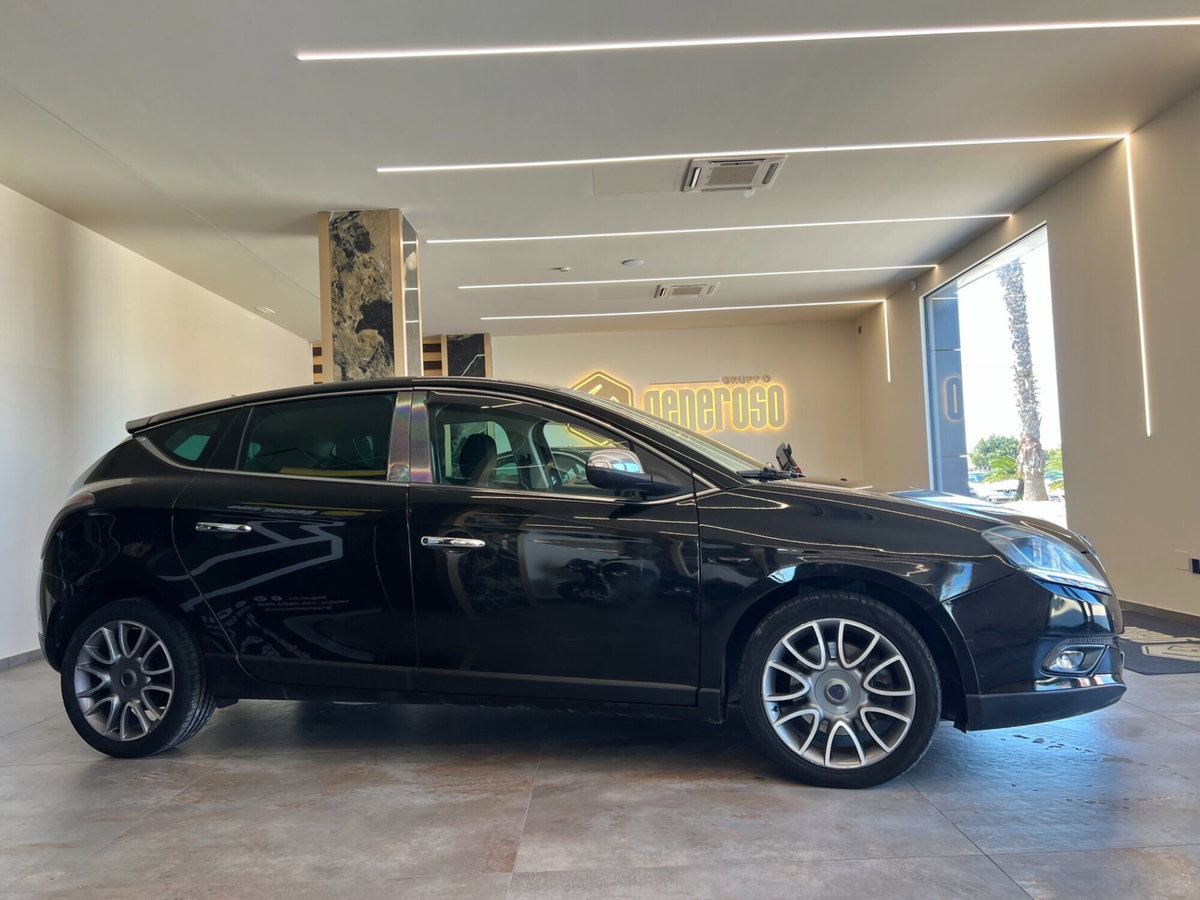 Lancia Delta 2.0 MJT DPF Oro (2)