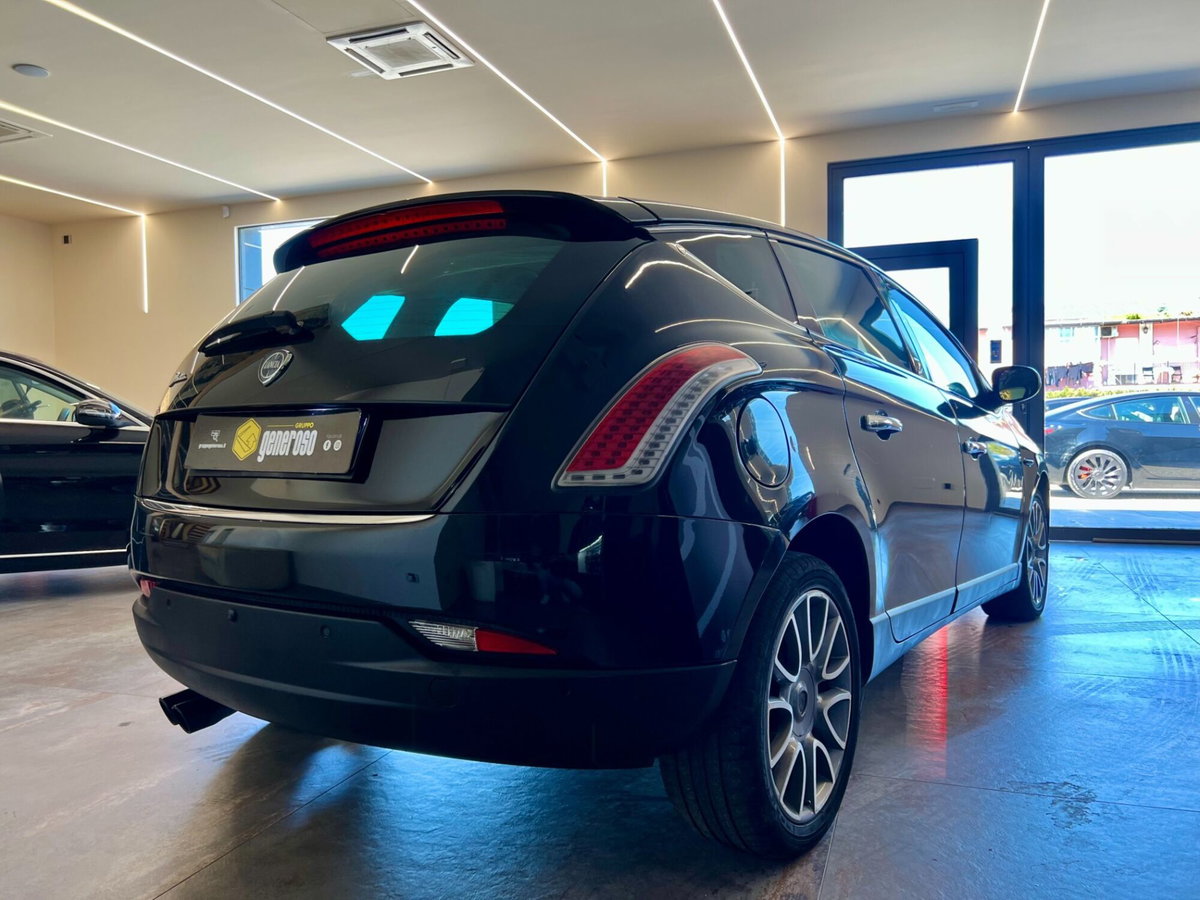 Lancia Delta 2.0 MJT DPF Oro (3)