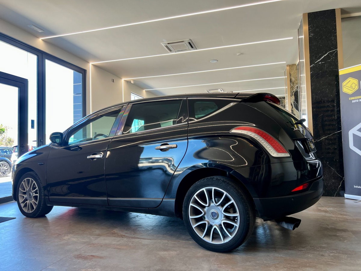 Lancia Delta 2.0 MJT DPF Oro (5)